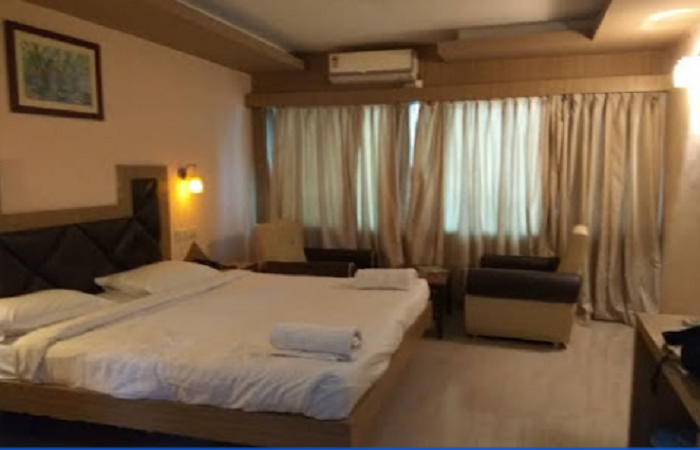 1 x AC ROOM